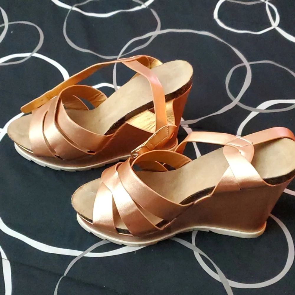 Sandals - Picture 1 of 7